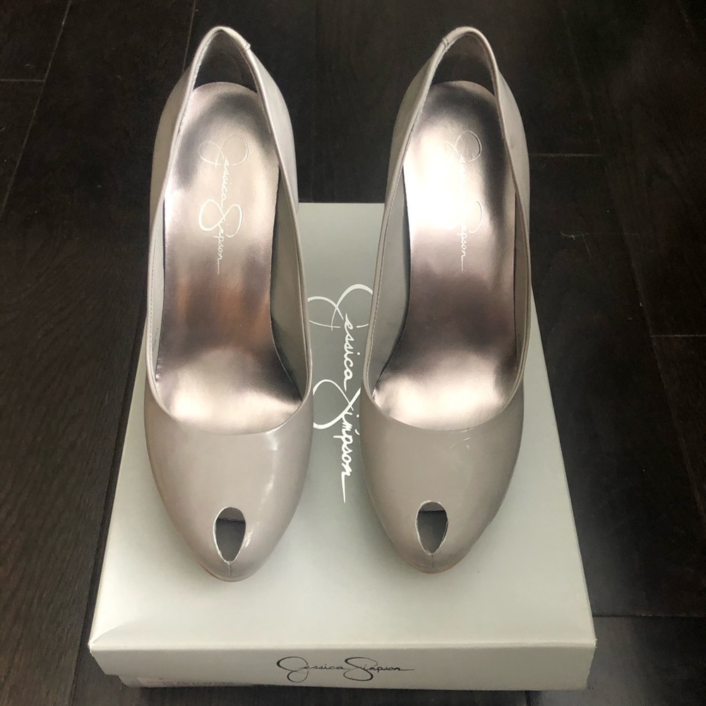 Grey Pumps 💕